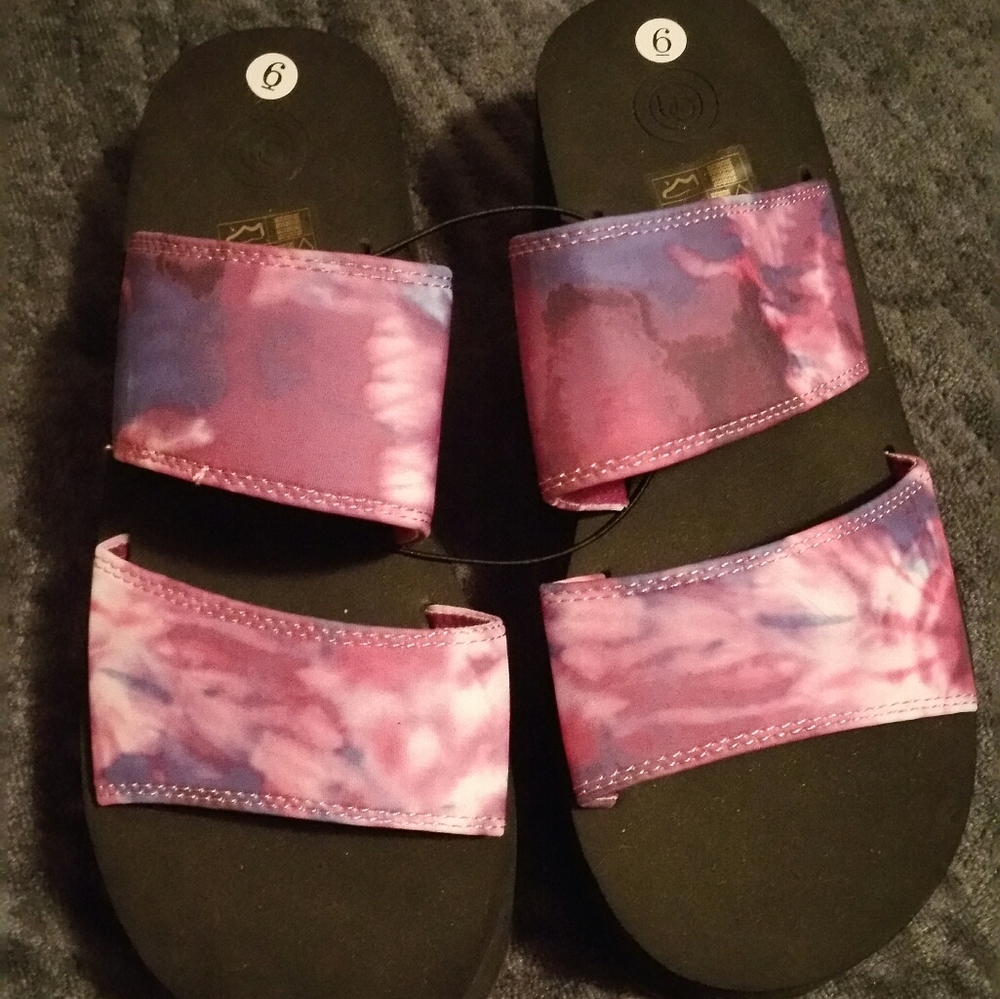 SOLD OUT. Urban Outfitters tie dye slides